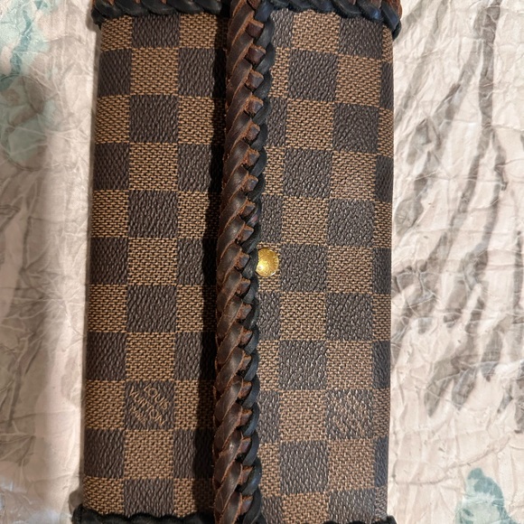Authentic Louis Vuitton barrel purse. - Picture 7 of 8